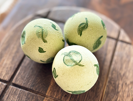 Artisan Bath Bomb - Garden of Life - Large (Basique) w/ Rosemary & Eucalyptus EO