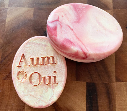 Artisan Soap Bar - Strawberry Swirl (Basique), Oval w/ Kefir